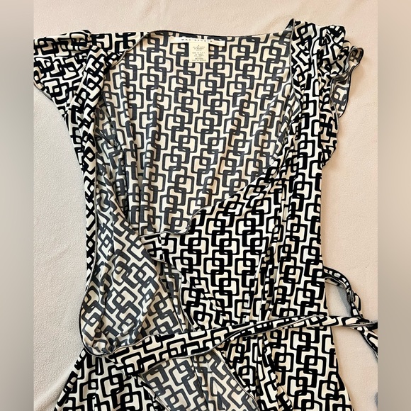 Vintage Max Studio Black and Off-White Abstract Chain Print Wrap Dress - Picture 3 of 6